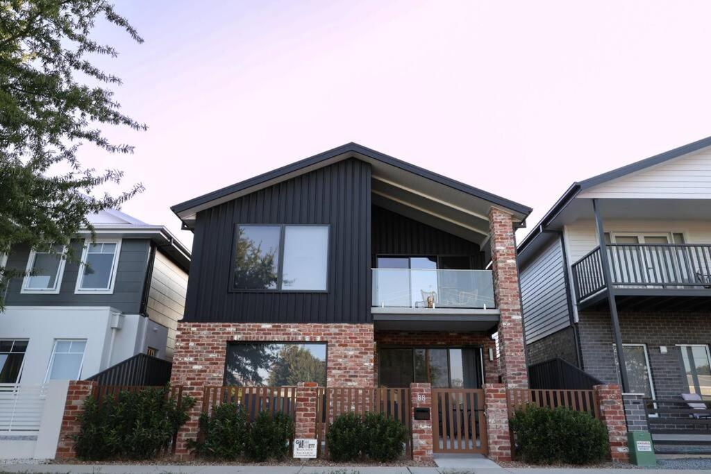 Stylish Stay 4Br Central Wagga Wagga Wagga Exterior photo